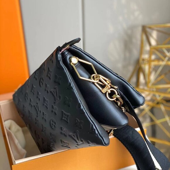 Louis Vuitton Chain Bags, Wallets - Picture 5 of 9